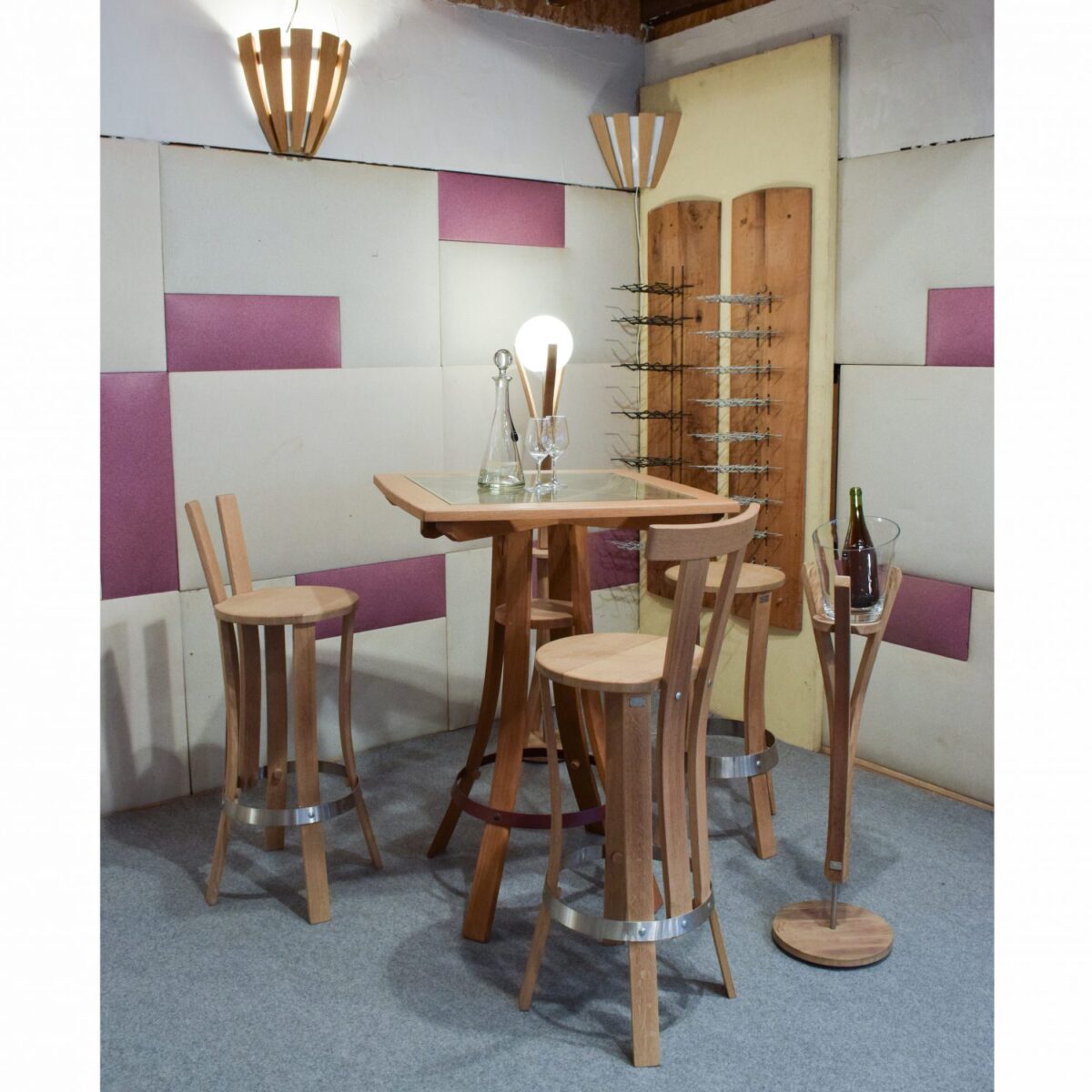 Chaise haute de bar en chêne recyclé « Brut de fût » avec dossier – Image 5